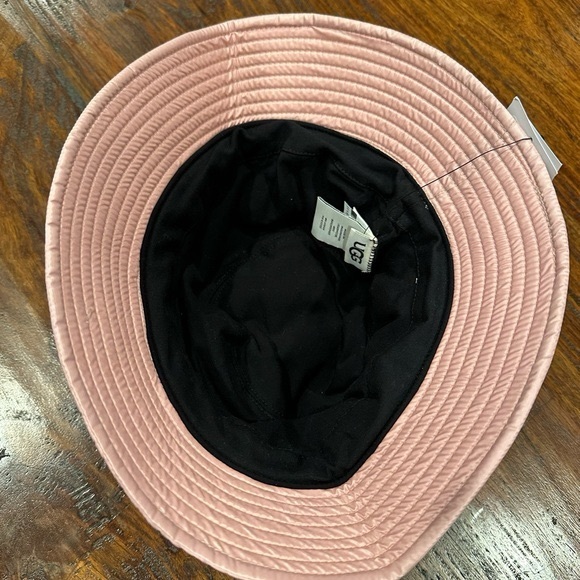 NWT UGG Pink Cloud Fabric Bucket Hat Water-Resistant OS main image 5